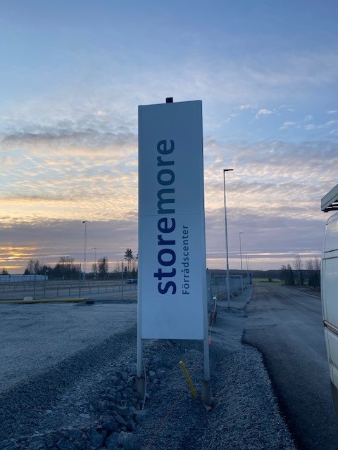 Stolpskyltar, Storemore, Skylt, Stolpskylt, pylon, skyltar, ljusskylt