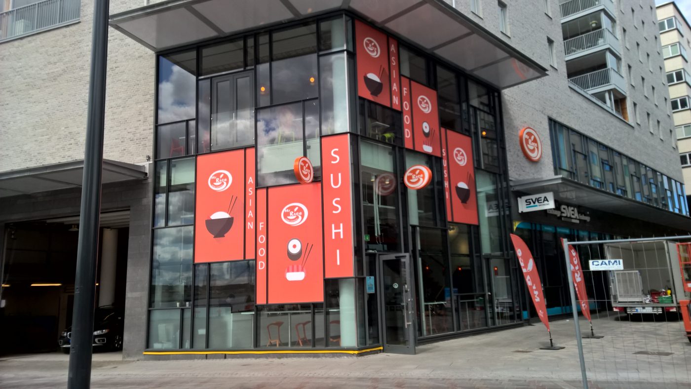 WP 20160526 13 33 14 Pro 1400x788 1 Exponering och tryckprodukter till företag Dekaler Dekaler